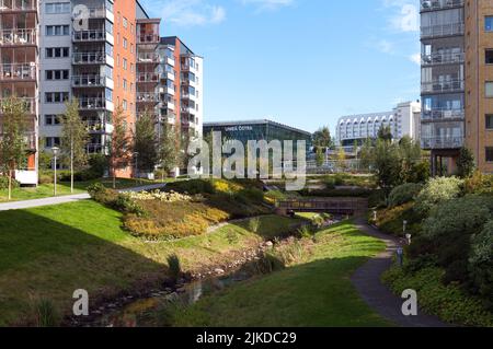 UMEA, SVEZIA IL 02 SETTEMBRE 2016. Blocco del moderno e costruito recentemente area. Vista di un parco, stazione ferroviaria, dell'ospedale. Editoriale. Foto Stock