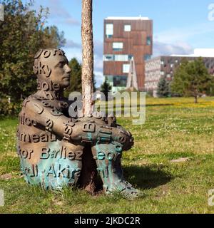 UMEA, SVEZIA IL 02 SETTEMBRE 2016. Vista di opere d'arte, arte questo lato l'Istituto di Arte e Design. Jaume Plensa. Editoriale Foto Stock