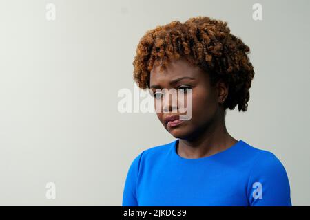 Washington, Stati Uniti. 01st ago 2022. Il Segretario della Casa Bianca, Karine Jean-Pierre, tiene un briefing stampa alla Casa Bianca di Washington il 1 agosto 2022. Foto di Yuri Gripas/Pool/Sipa USA Credit: Sipa USA/Alamy Live News Foto Stock