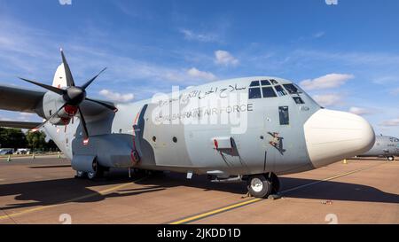 Royal Bahraini Air Force - Lockheed Martin C-130J Hercules in esposizione statica al Royal International Air Tattoo 2022 Foto Stock