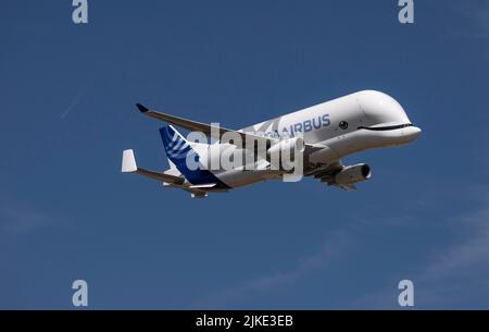 Airbus A330-743L Beluga F-WBXL flypassato apparizione al Royal International Air Tattoo Foto Stock