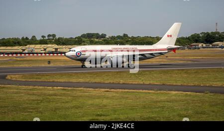 Royal Canadian Air Force, Airbus CC 150T Polaris, 15003, si dirige verso la pista principale, presso il Royal International Air Tattoo 2022 Foto Stock