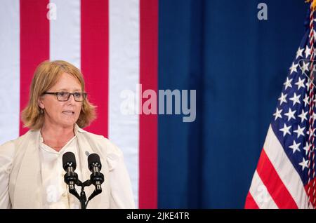 Miami, Stati Uniti. 01st ago 2022. L'amministratore della Federal Emergency Management Agency (FEMA) Deanne Criswell ha commentato la resilienza climatica alla Florida International University di Miami, Florida, USA, 01 agosto 2022. Credit: Sipa USA/Alamy Live News Foto Stock