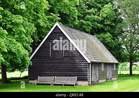 Fienile in legno laterale Foto Stock