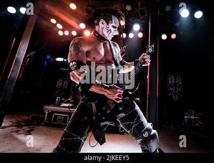 Il chitarrista Misfit Doyle Wolfgang von Frankenstein ha suonato dal vivo il 1 agosto 2022 Foto Stock