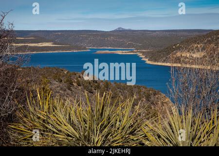 Il lago artificiale McPhee si trova sotto le rovine di Escalante vicino alla regione Four Corners del Colorado e alle tradizionali terre di origine dell'Ute meridionale Foto Stock