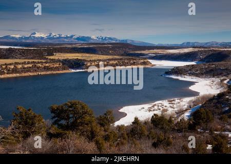 Il lago artificiale McPhee si trova sotto le rovine di Escalante vicino alla regione Four Corners del Colorado e alle tradizionali terre di origine dell'Ute meridionale Foto Stock