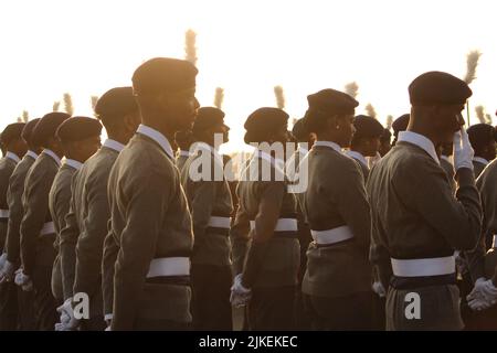 Chennai, Tamilnadu / India - Gennaio 01 2020 : scout indiani o studenti della scuola pronti per la parata alla spiaggia di Chennai marina in occasione della Repubblica dell'India Foto Stock