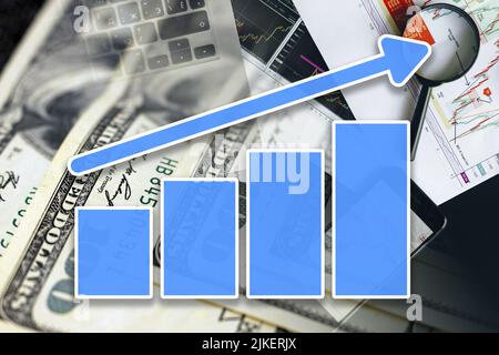 Grafico dell'economia: Freccia di crescita, dollari di cassa e indicatori del mercato azionario (inflazione, successo, finanza) Foto Stock