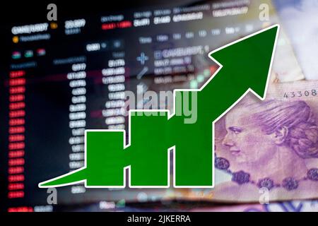 Grafico dell'economia: Freccia in aumento, pesos argentini in indicatori di cassa e borsa (denaro, inflazione, finanza, successo) Foto Stock