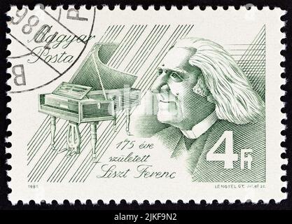 UNGHERIA - CIRCA 1986: Un francobollo stampato in Ungheria per il 175th anniversario di nascita di Franz Liszt mostra pianista e compositore Franz Liszt. Foto Stock