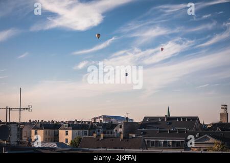 Tre mongolfiere sul cielo a Frederiksberg, Copenaghen, Danimarca Foto Stock