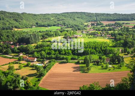 Il Parc naturel régional des Causses du Quercy si affaccia sul fiume Lot in Francia Foto Stock