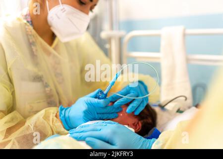 Bronchiolite epidemia in un ospedale pediatrico reparto. Foto Stock