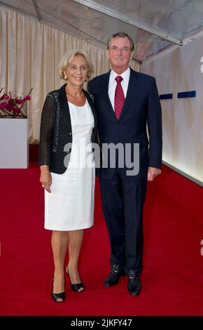 FOTO DELL'ARCHIVIO: Gunter THIELEN festeggia il suo 80th compleanno il 4 agosto 2022, Ulla e Gunter THIELEN (Presidente del Consiglio di sorveglianza di Bertelsmann AG) Bertelsmann Party 2011 di Bertelsmann AG a Berlino, Germania il 09/14/2011. ?Sven Simon Fotoagentur GmbH & Co. Press photo KG#Prinzess-Luise-Strasse 41#45479 Muelheim/R uhr #tel. 0208/9413250#fax. 0208/9413260#account. 4030 025 100 GLSB Bank BLZ 430 609 67# www. Foto Stock