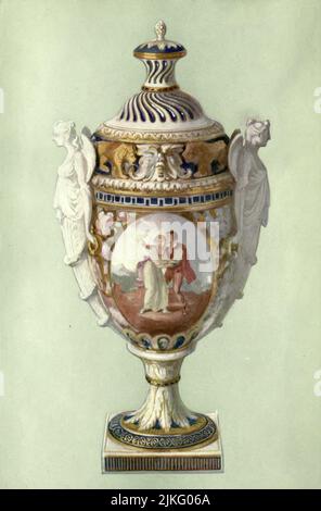 Vaso, Chelsea-Derby, 1770-1784, con maniglie in forma di figure terminali femminili in porcellana di biscotto ; sul fronte un medaglione con il soggetto di Celadon e Amelia. Altezza, 15,25 poll. Da ' Un libro di porcellana, esempi fini nel Victoria and Albert Museum ' di Bernard Rackham, e William Gibb, Data di pubblicazione 1910 Editore Londra, A. & C. Black Foto Stock