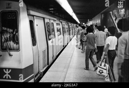 KINA PECHINO la metropolitana nella capitale con i viaggiatori Foto Stock