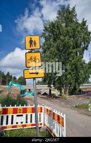 Sito di lavori stradali che blocca il percorso pedonale e ciclabile Foto Stock