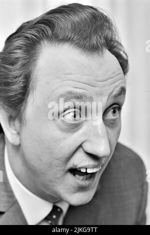 KEN DODD (1927-2018) comico inglese stand-up nel febbraio 1966. Foto: Tony Gale Foto Stock
