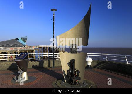 I Royal Navy Memorials a Nelson Street, Kingston-upon-Hull, East Riding of Yorkshire, Humberside, Inghilterra, Regno Unito Foto Stock