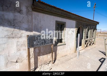 Casa del medico e ufficio nella città di Humberstone, in Cile. Ora una città fantasma e museo. Foto Stock