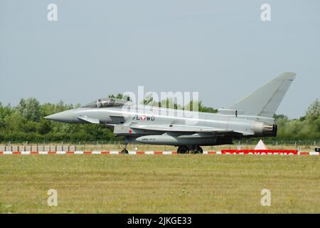 Eurofighter EF2000 QRA Role Demonstration, (con C-130K) RIAT 2022, RAF Fairford, Foto Stock