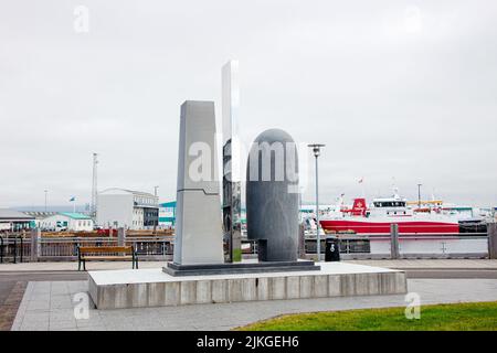 Reykjavik, Reykjavík, Islanda: 24JUL2022: MONUMENTO online DI EVE. Statua del gioco di computer a Reykjavik in estate. Foto Stock