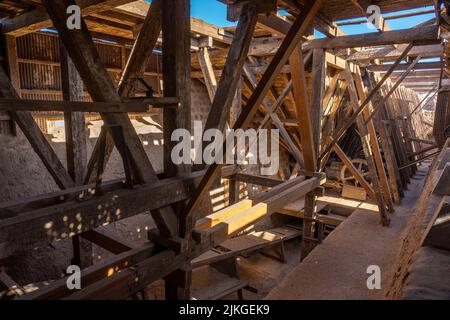 Il principale macchinario di frantumazione presso lo stabilimento di salnitro di Saliterra Santa Laura. Humberstone, Cile. Foto Stock