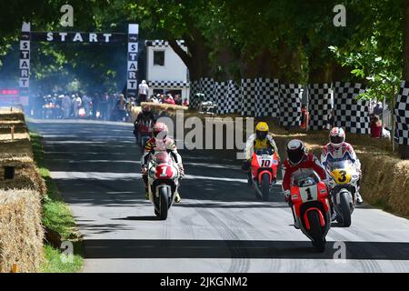 Wayne Rainey, Yamaha YZR500, Mick Doohan, Honda NSR500, due ruote Grand Prix Heroes, iconiche moto da corsa dalla fine degli anni '40 al 2021, Goodwood Foto Stock