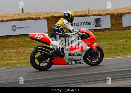 Kenny Roberts, Yamaha YZR500, due ruote Grand Prix Heroes, iconiche moto da corsa dalla fine degli anni '40 al 2021, Goodwood Festival of Speed, The Inno Foto Stock