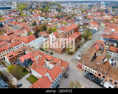 Una vista aerea della Cattedrale-Basilica di San Pietro e San Paolo a Kaunas, Lituania Foto Stock