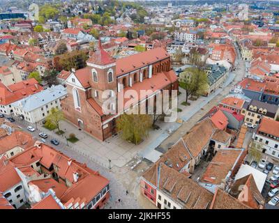 Una vista aerea della Cattedrale-Basilica di San Pietro e San Paolo a Kaunas, Lituania Foto Stock