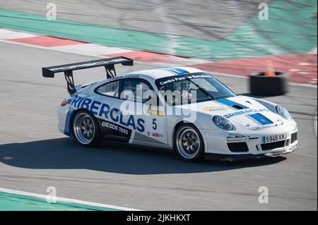 Barcellona, Spagna; 20 dicembre 2021: Porsche 997 Racing auto in pista di Montmelo Foto Stock