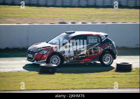 Barcellona, Spagna; 20 dicembre 2021: Peugeot 208 Rally 4 vettura da corsa nel tracciato di Montmelo Foto Stock