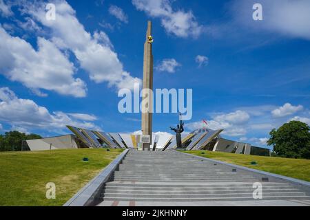 Una vista sul monumento obelisco della città dell'eroe di Minsk in Bielorussia Foto Stock