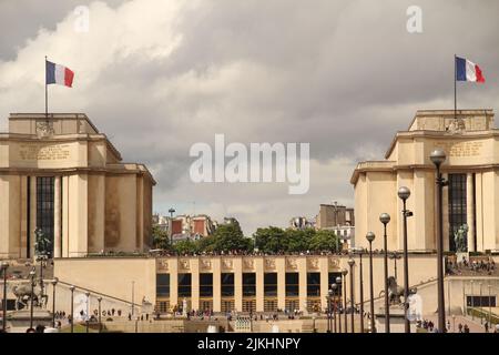 Una vista panoramica dell'edificio Palais de Chaillot nella zona del Trocadero a Parigi, Francia Foto Stock