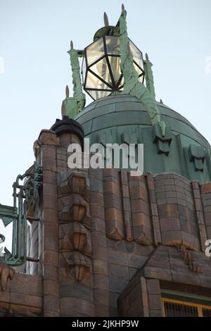 Un'architettura della città vecchia di Amsterdam - facciata dell'edificio e dettagli del tetto Foto Stock