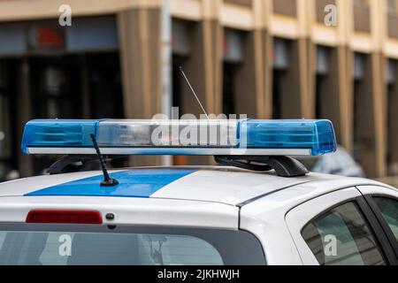 terni, italia marzo 19 2022:luci lampeggianti per auto della polizia municipale Foto Stock