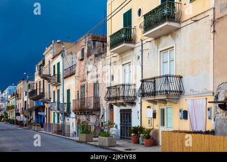 Un'immagine di alcune case in maltempo Lipari Sicilia Italia Foto Stock