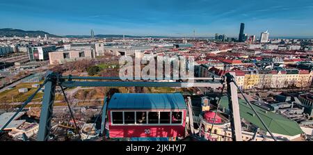 Una vista dalla cabina della ruota panoramica 'Wiener Riesenrad' a Vienna Foto Stock