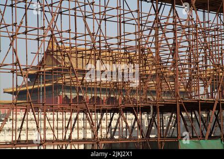 Una vista in primo piano delle costruzioni metalliche di un edificio Foto Stock