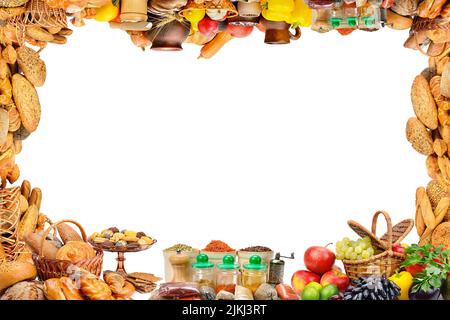 Incornicia prodotti diversi - verdure, frutta, prodotti del pane, spezie isolate su bianco. Grandi dimensioni. Foto Stock