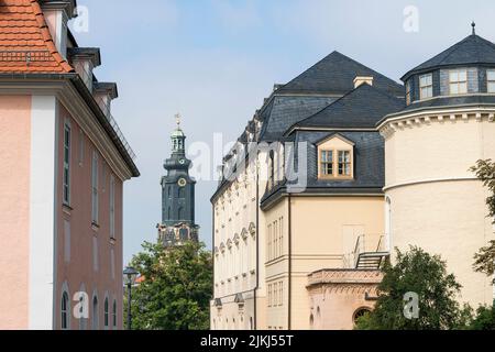 Weimar, Turingia, casa sinistra di Frau von Stein, destra Duchessa Anna Amalia Biblioteca, vista al castello torre Foto Stock