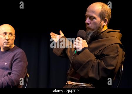 Insieme contro la discussione di odio tra tutte le religioni sacre all'interno Foto Stock