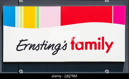 Pubblicità e firma aziendale della famiglia Ernstings Foto Stock