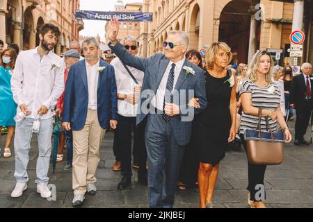 Bologna, ITALIA. Agosto 2, 2022. 42th anniversario della cerimonia di commemorazione del bombardamento alla stazione ferroviaria del 2 agosto 1980. Paolo Bolognesi Presidente dell'Associazione dei genitori delle vittime del massacro il 1980/08/02 presso la stazione ferroviaria di Bologna partecipa alla cerimonia di commemorazione. Credit: Massimiliano Donati/Alamy Live News Foto Stock