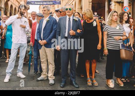 Bologna, ITALIA. Agosto 2, 2022. 42th anniversario della cerimonia di commemorazione del bombardamento alla stazione ferroviaria del 2 agosto 1980. Paolo Bolognesi Presidente dell'Associazione dei genitori delle vittime del massacro il 1980/08/02 presso la stazione ferroviaria di Bologna partecipa alla cerimonia di commemorazione. Credit: Massimiliano Donati/Alamy Live News Foto Stock