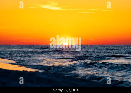 Un incredibile mare da Pensacola Beach durante il tramonto, Florida Foto Stock