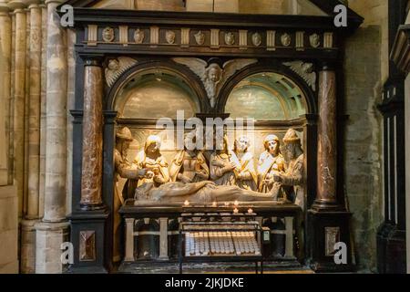 Un bellissimo scatto dell'interno della Cattedrale di San Michele e di San Gudula a Bruxelles, Belgio, Europa Foto Stock