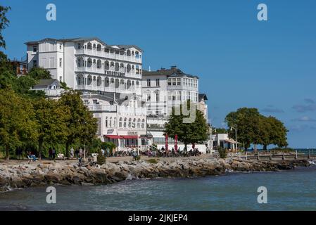 Germania, Meclemburgo-Pomerania occidentale, Mar Baltico, Rügen, Penisola di Jasmund, Sassnitz, hotel sul lungomare Foto Stock